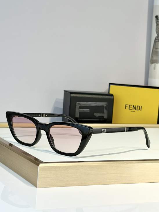 Picture of Fendi Sunglasses _SKUfw79721877fw